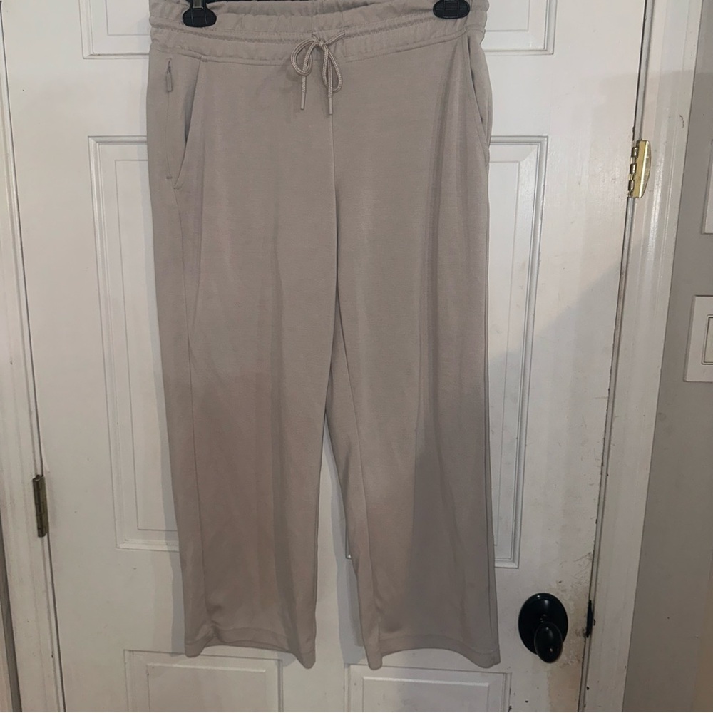 Athleta Seasoft Mid Rise Straight Crop Pants Beige Tan Size M Soft Lounge - Picture 2 of 8